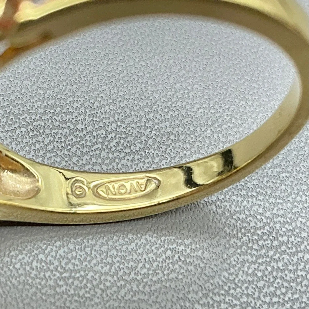 Vintage Avon Ring Gold Tone Blue Crystal Filigree Statement Ring Size 9